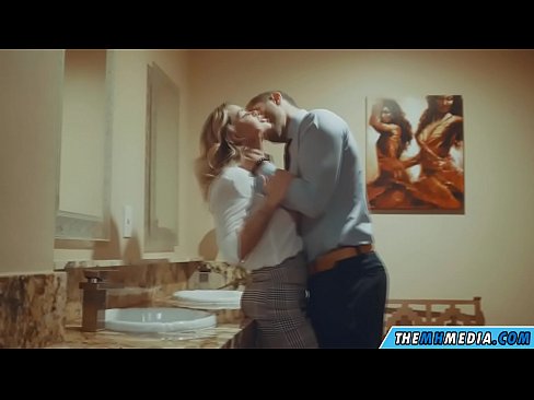❤️ کله چې یو ښکلی سپین رنګ تاسو په عامه تشناب کې جذبوي ☑  په ps.filmexxx18.ru